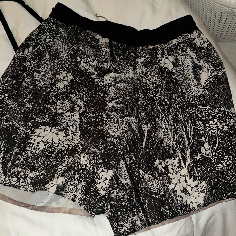 Lululemon shorts size M